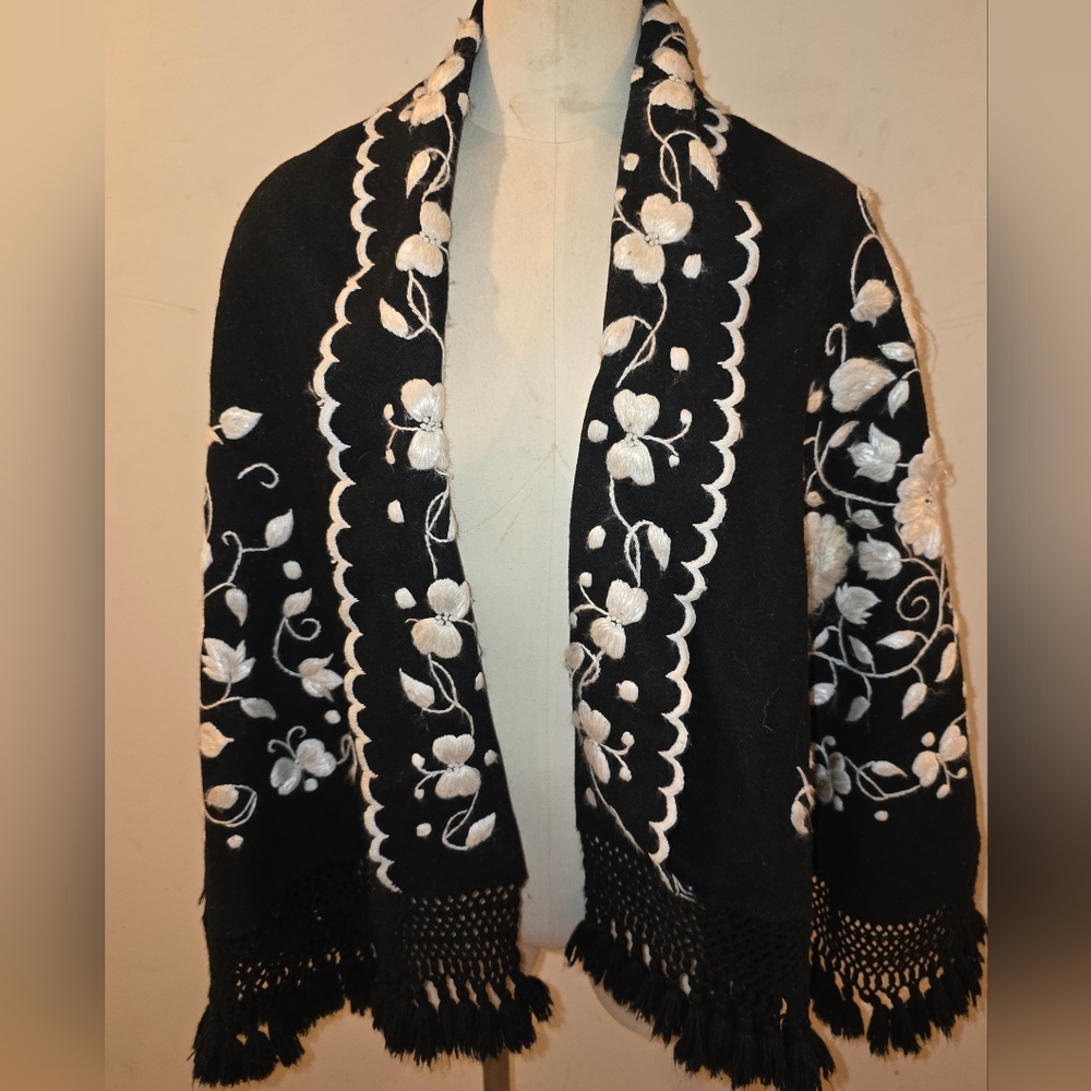 Vtg.Spanish Style Southwestern Shawl Wool & Silk by Suzette NEW Mexico Paris
